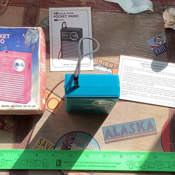 π» Vintage TURQUOISE TRANSISTOR RADIO w/swivel carrying strap ORIGINAL Box - Picture 5 of 16